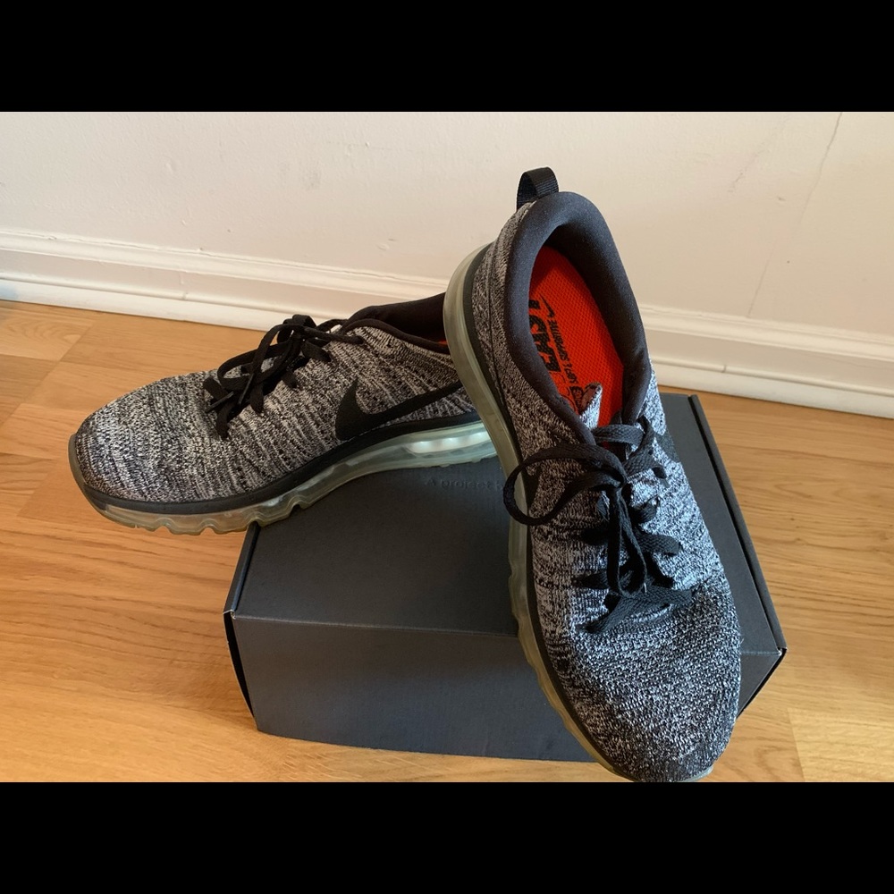 NIKE Air Max Flyknit